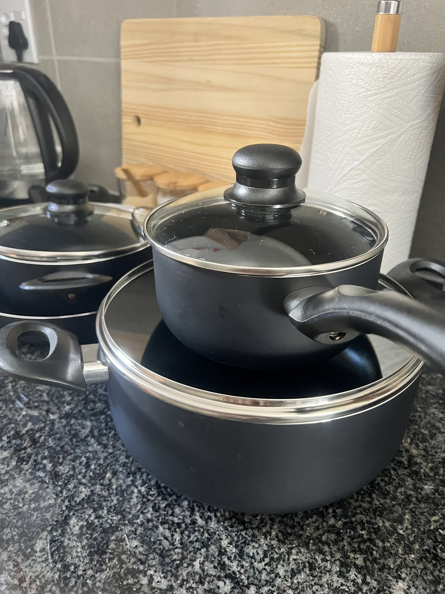 Cooking pots